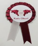 Kokartlar - Bordo Beyaz Saten Mağazacılar Günü Kokartı /> </a>
                  </div>
                  <div class=